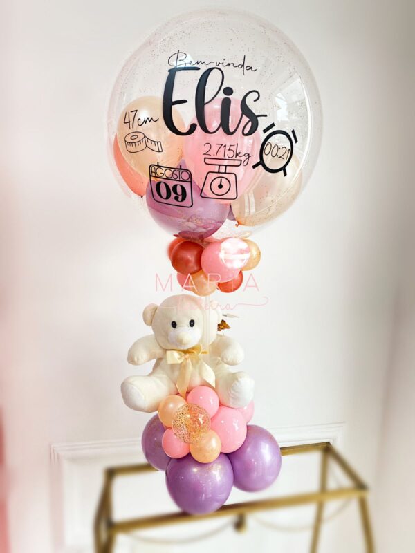 Balão bolha transparente com balõezinhos coloridos internos, base de balões e pelúcia fofa. Presente perfeito para chegada do bebê.