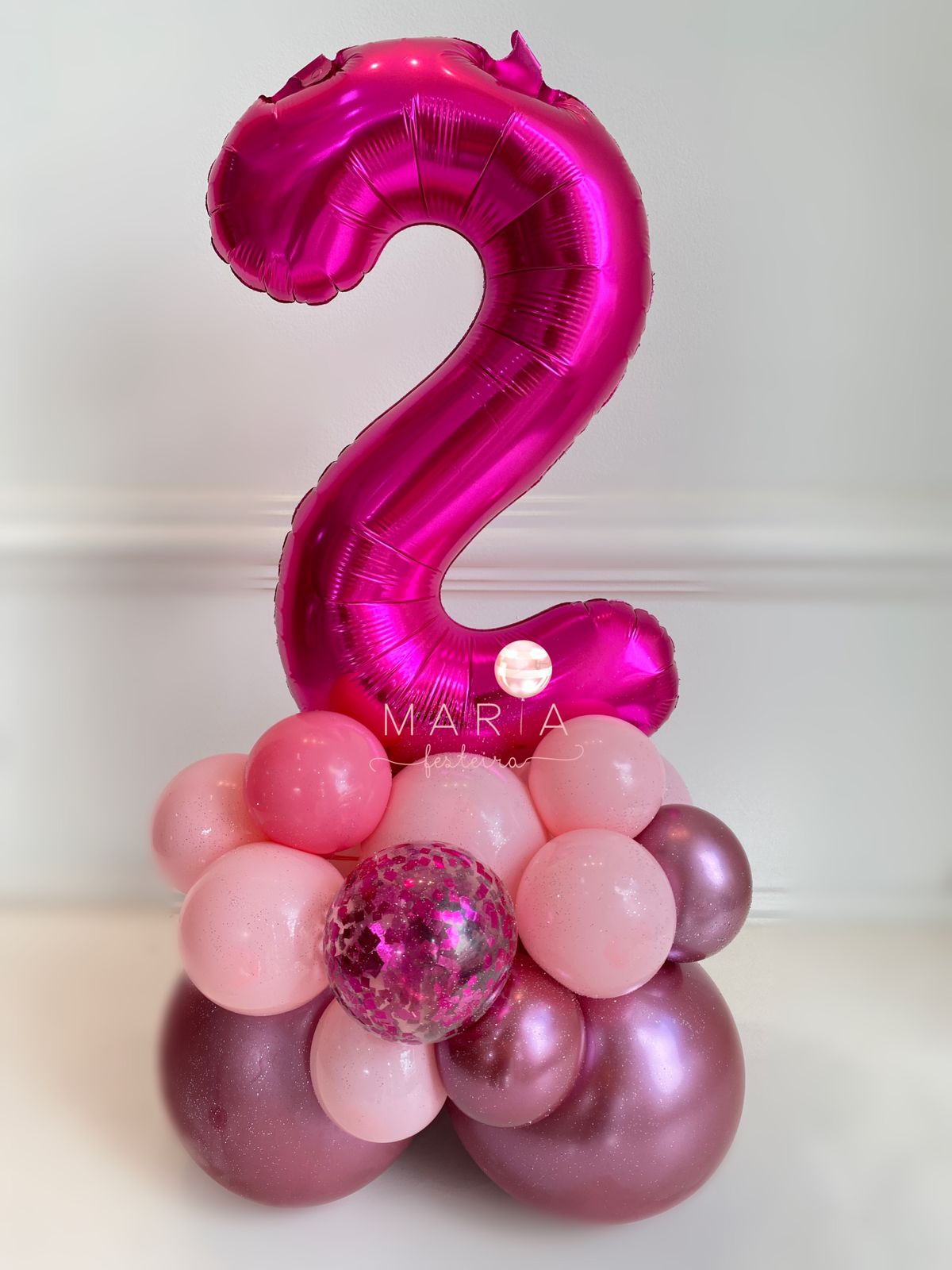 NÚMEROS MÁGICOS - Composição de mesa com números metalizados