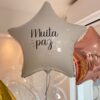 Balão estrela metalizado, com personalização e acabamento elegante, ideal para presentes e decoração de festas.