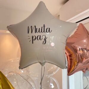 Balão estrela metalizado, com personalização e acabamento elegante, ideal para presentes e decoração de festas.
