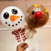 Mini bolhas natalinas personalizadas com personagens como Papai Noel, rena ou boneco de neve, ideais para presentes e decorações.