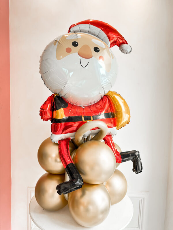 PAPAI NOEL SENTADO NO PRESENTE - Decoração de natal com balão temático - Image 2