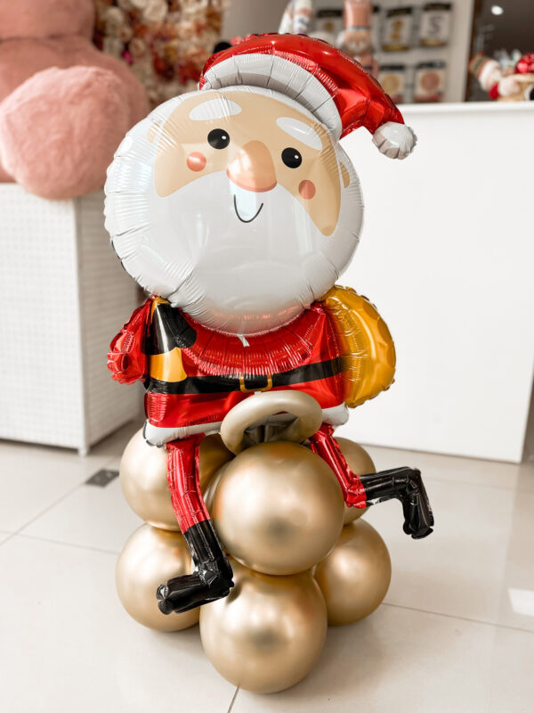 PAPAI NOEL SENTADO NO PRESENTE - Decoração de natal com balão temático - Image 3