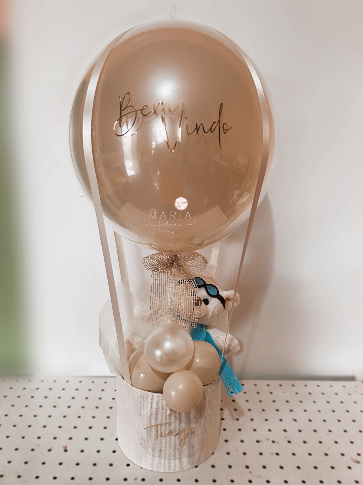 Presente  de Boas-Vindas Maternidade com Ursinho e Balão Personalizado